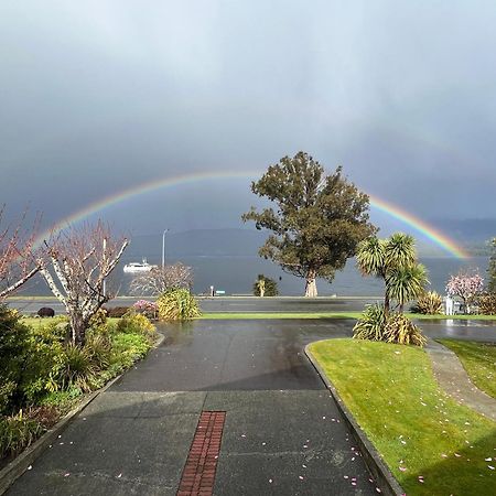 Fiordland Lakeview Motel And Apartments เทอาเนา ภายนอก รูปภาพ